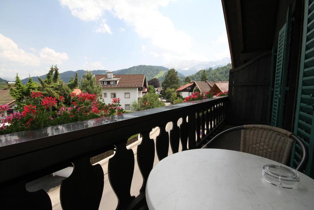 Weidegg - Hotel Garni Garmisch-Partenkirchen Rum bild